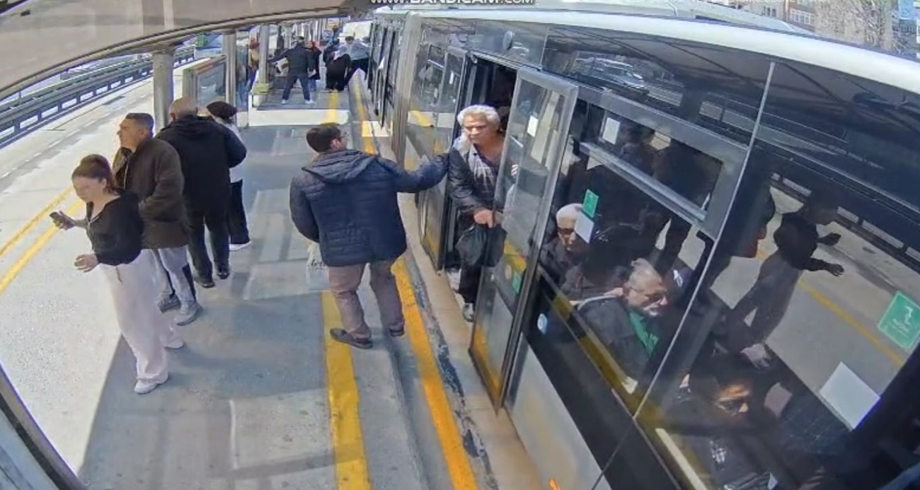 İstanbul’da metrobüste deprem anı: Araç beşik gibi sallandı