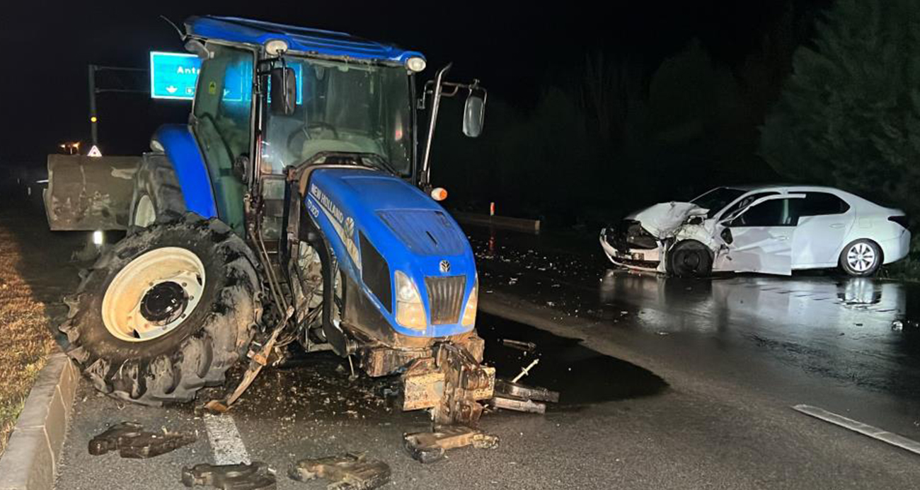 Ters yönde ilerleyen traktör ile otomobil çarpıştı: 2 yaralı