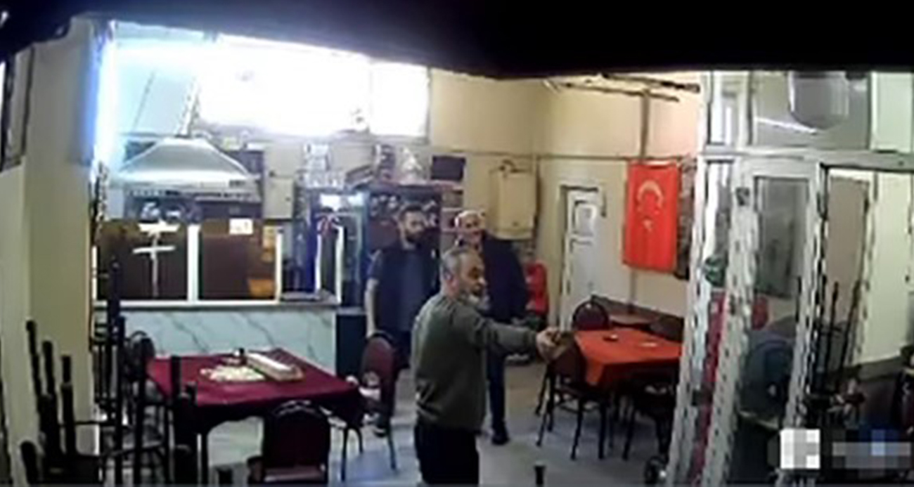 Ataşehir’de kıraathanede deprem paniği