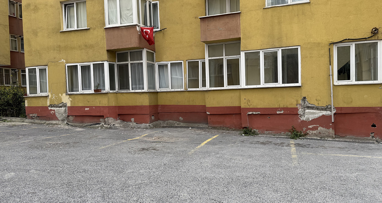 Küçükçekmece’de bulunan bir sitenin 6.2’lik deprem sonrası görüntüsü korkuttu
