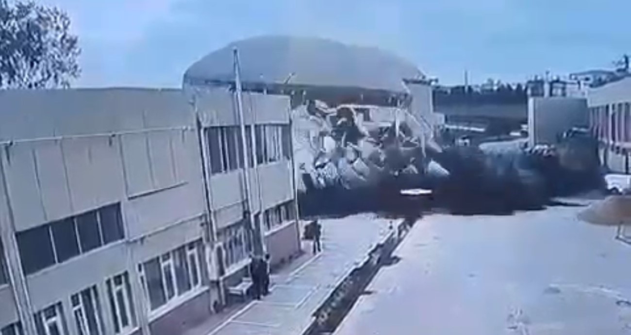 Tuzla’da arıtma tesisindeki patlama anı güvenlik kamerasına yansıdı