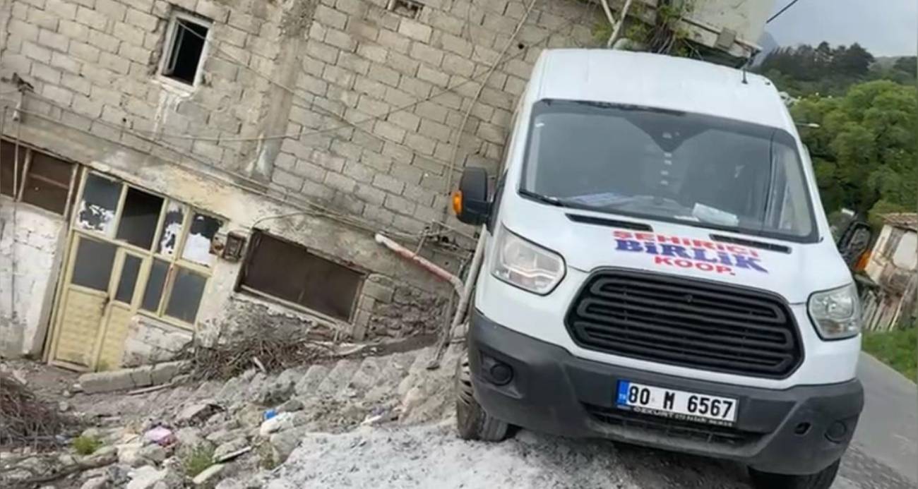 Osmaniye’de okul servisi ile otomobil çarpıştı: 9’u öğrenci 11 yaralı