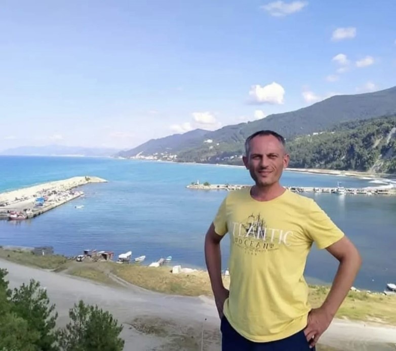 Yumruk atıp yere düşürdükleri kişiye ateş açtılar: 1 ölü