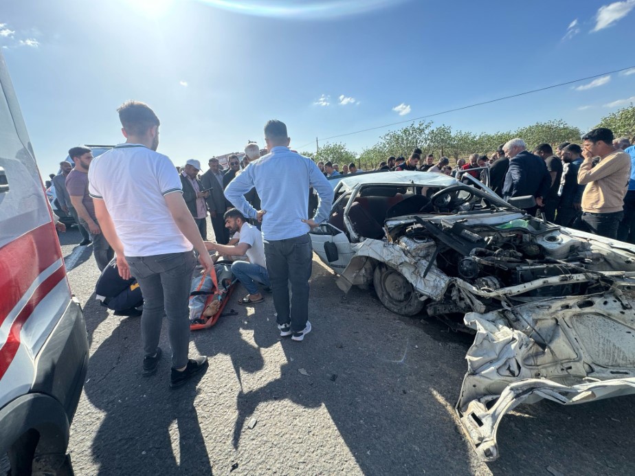 Şanlıurfa’da otomobiller çarpıştı: 2’si ağır 5 yaralı