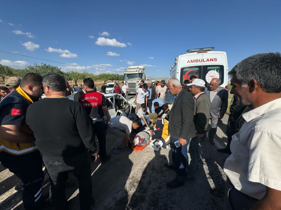 Şanlıurfa’da otomobiller çarpıştı: 2’si ağır 5 yaralı