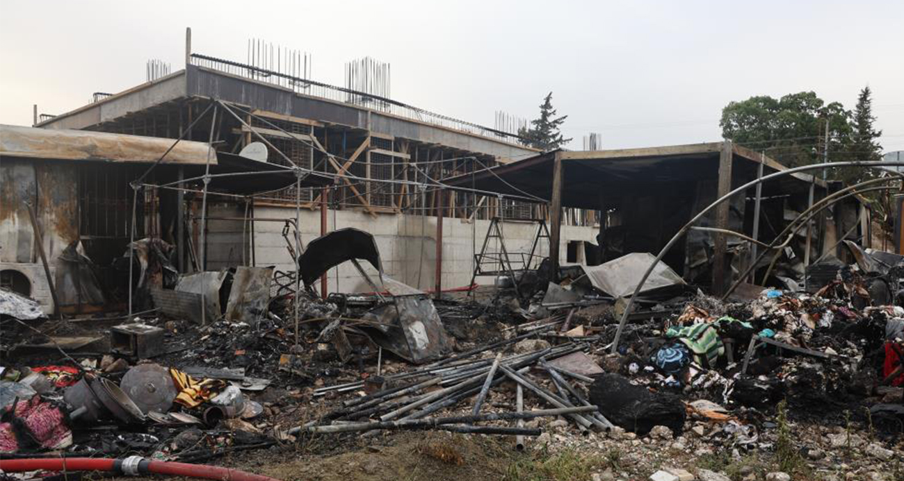 Depremde evleri yıkılan ailelerin konteyner yuvaları alevlere teslim oldu
