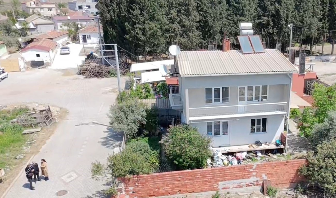 Kardeşi evsiz bıraktı, bütün mahalle sahip çıktı