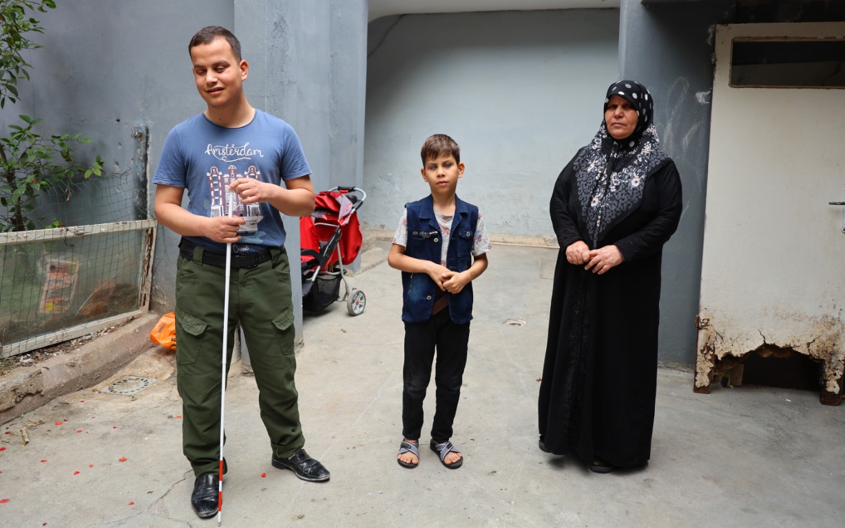 Görme engelli gence ’çalışıyor’ diye rapor tutuldu, annesine dava açıldı