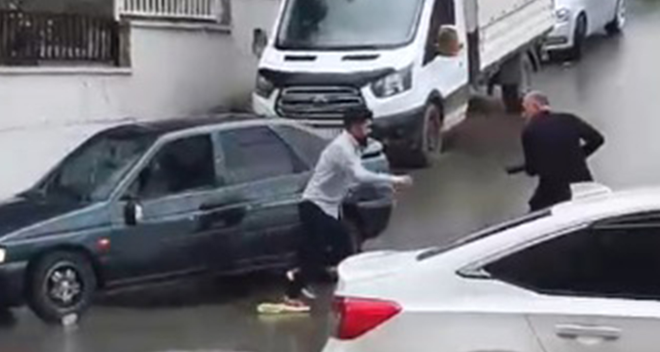 Pompalı tüfekle saldırdı, silah tutukluk yaptı: O anlar kamerada