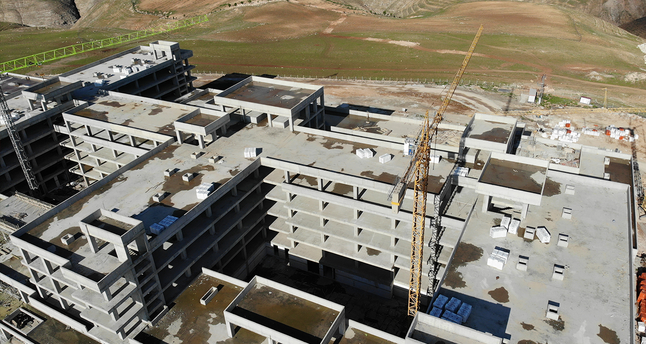 Siirt’te sismik izolatörlü hastane inşaatı devam ediyor