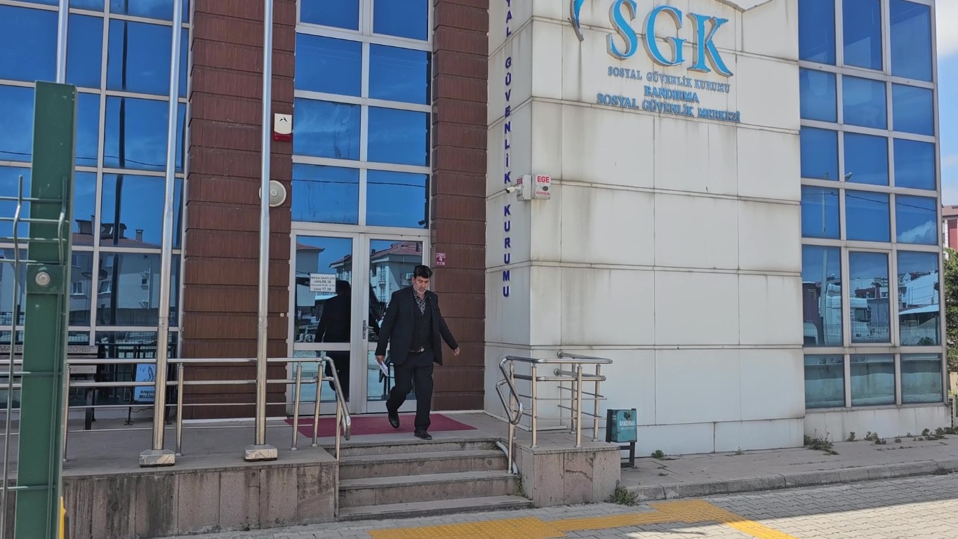 Tek kimlikle iki hayat