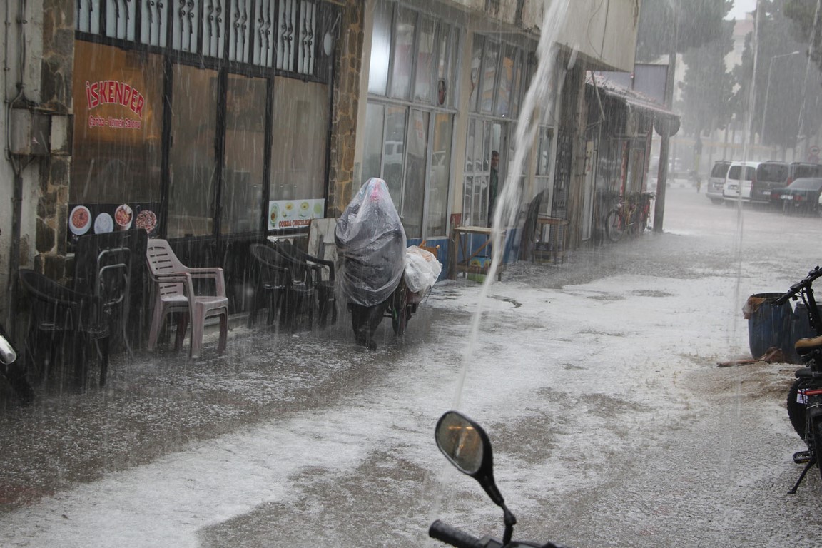 Manisa’da dolu yağışı etkili oldu