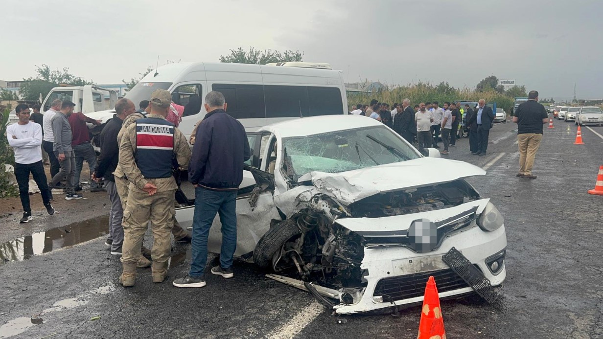 Şanlıurfa’da minibüs ile otomobil çarpıştı: 5 yaralı
