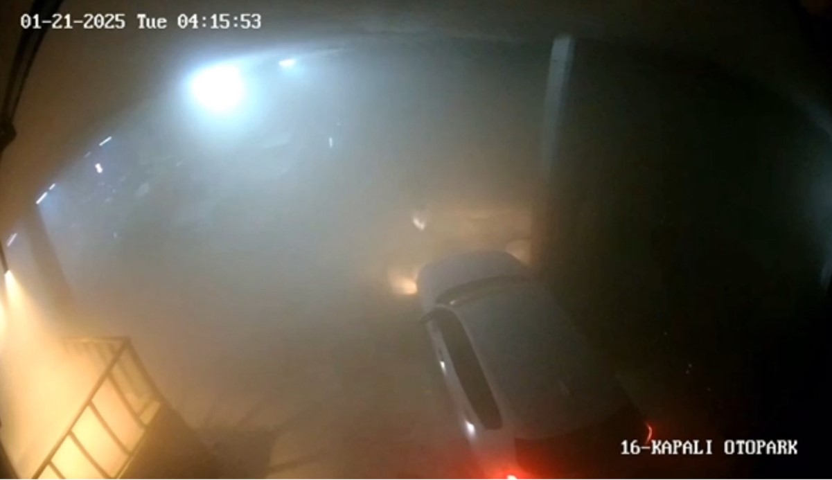 Can pazarı sırasında insan yerine otomobilleri kurtarmışlar!