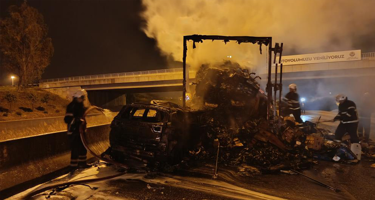 Otoyolda facianın eşiğinden dönüldü: Tıra çarpan cip yanarak küle döndü