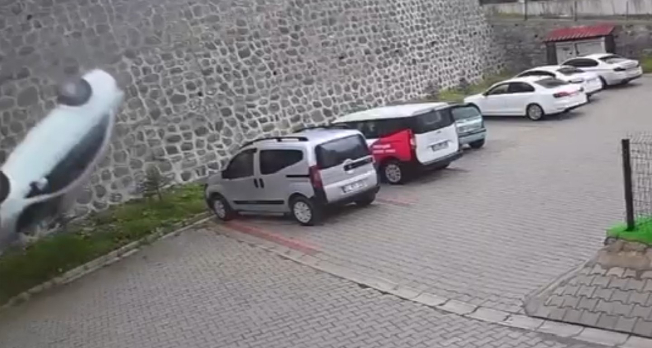 Ordu’da otomobil site bahçesine uçtu: 1 ölü