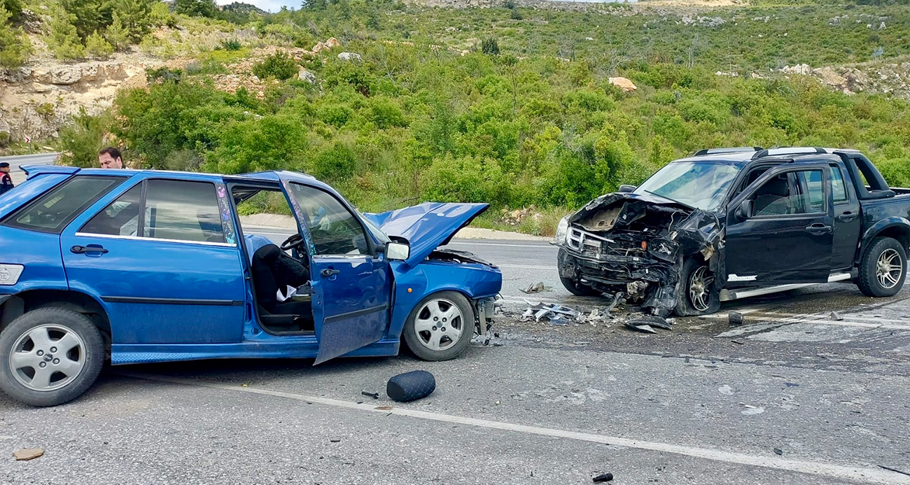 Antalya’da iki araç çarpıştı: 1 ölü, 2 yaralı