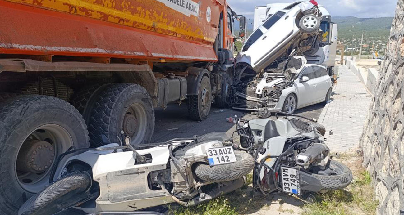 Kamyon yoldan çıktı önüne gelen taşıtı ezdi: 13 motosiklet, 3 araç zarar gördü