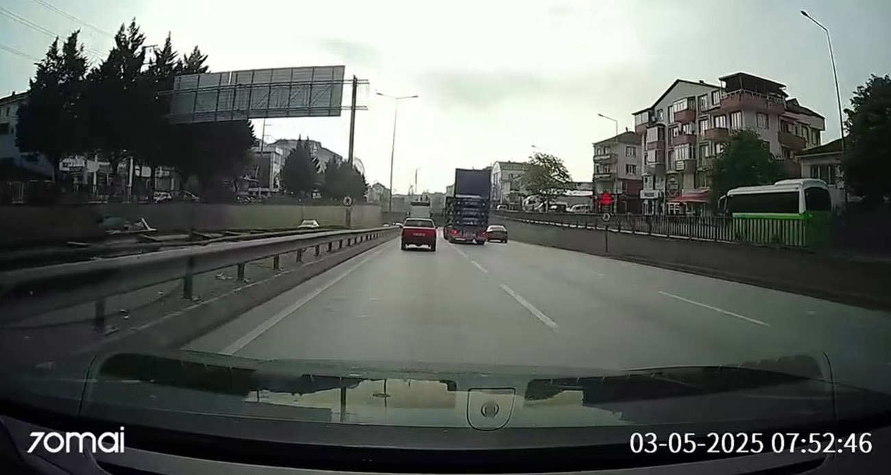 Kapağı açık unutulan kamyon tünele çarptı