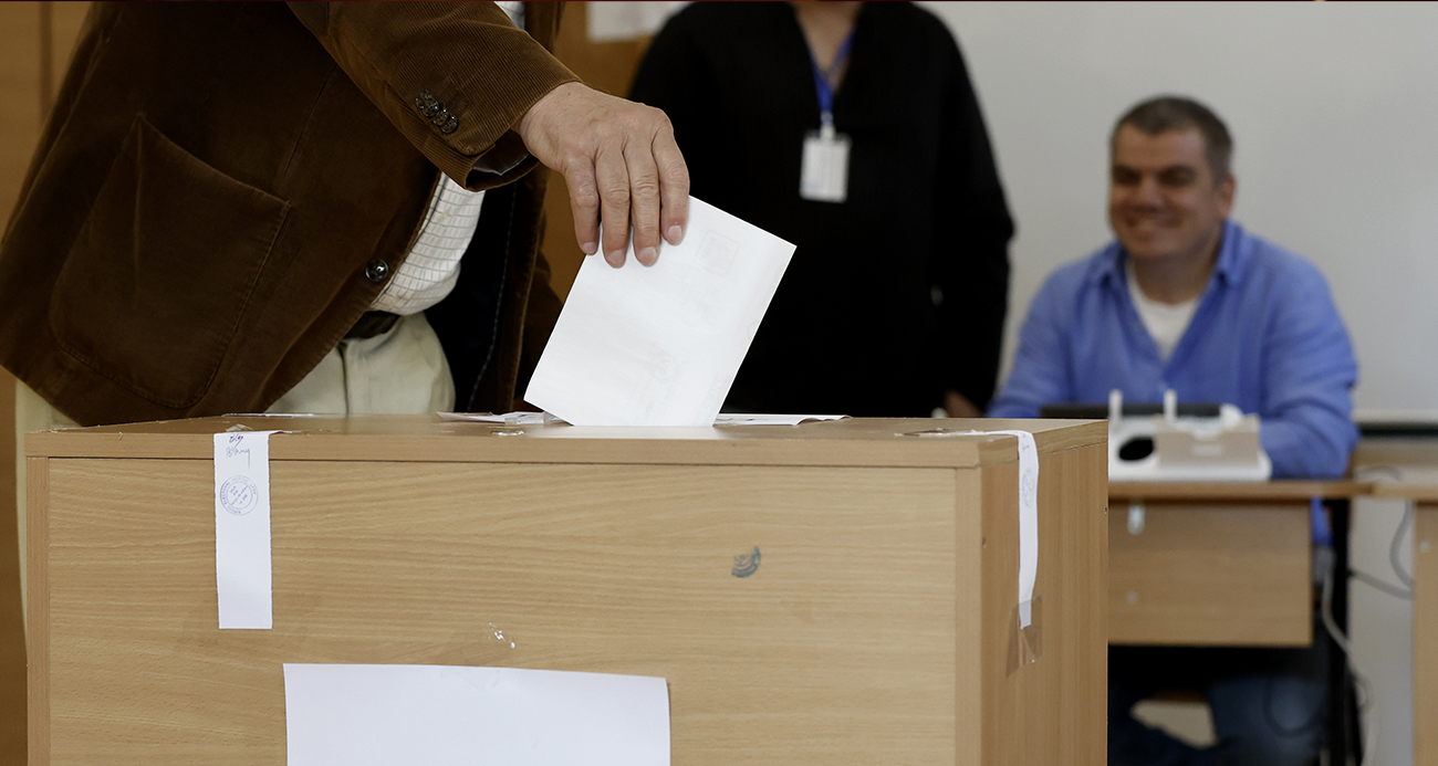 Romanya’da halk cumhurbaşkanlığı seçimleri için sandık başında