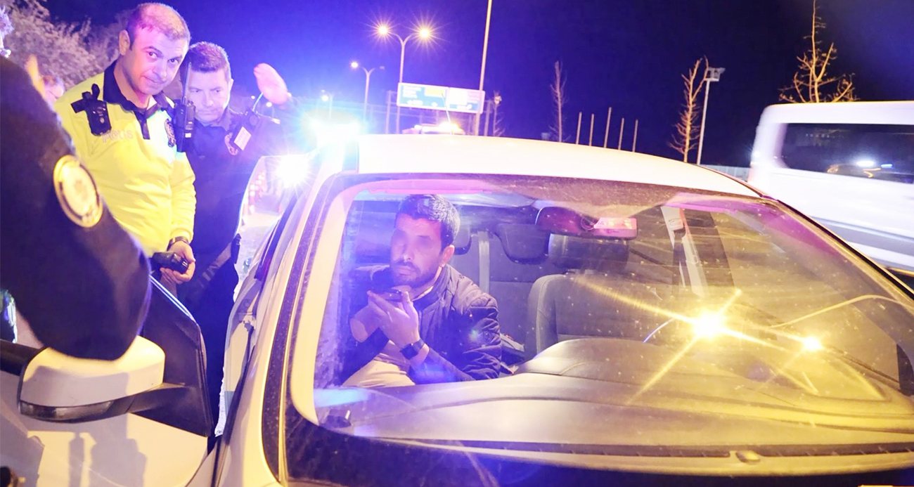 Kovalamaca sonucu yakalanan sürücüyle polisin imtihanı