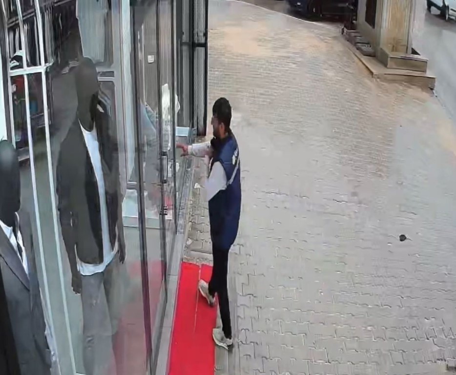 Pişkin hırsızdan 13’üncü vurgun: Eski kıyafetlerini bıraktı, yenilerini giyip gitti