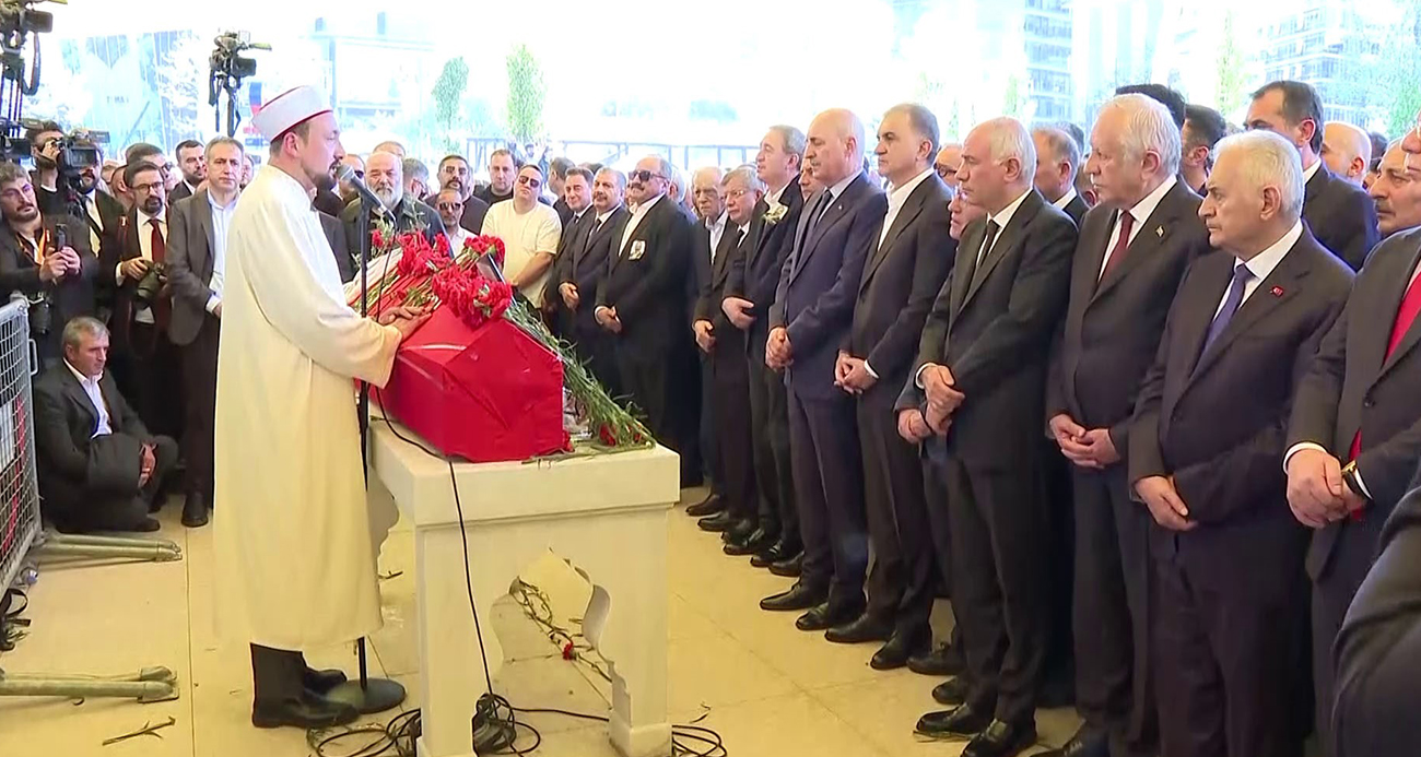 Sırrı Süreyya Önder son yolculuğuna uğurlandı