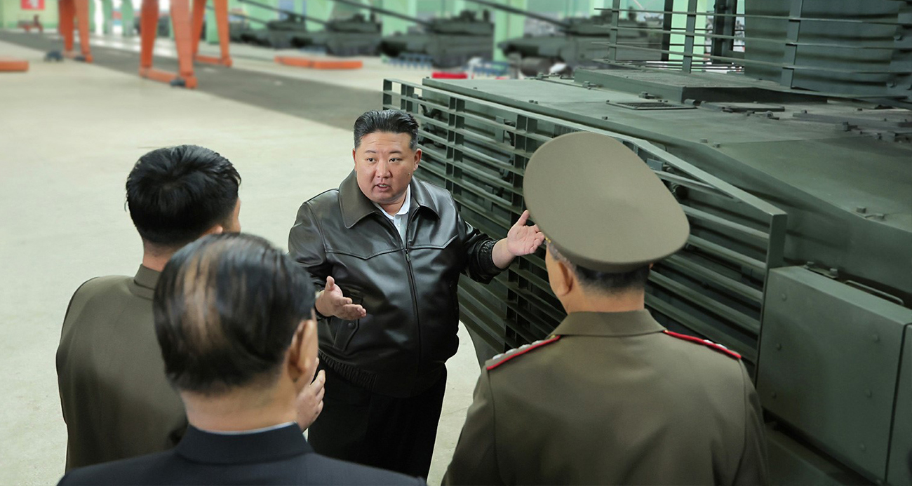 Kuzey Kore lideri Kim tank fabrikasını gezdi, daha fazla üretim talimatı verdi