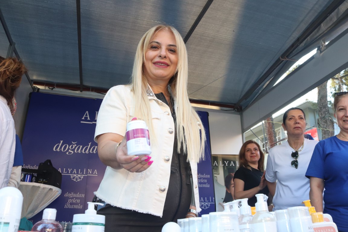 Alyalina Kozmetik, Bayındır Çiçek Festivali’nde doğal ürünleriyle dikkat çekti