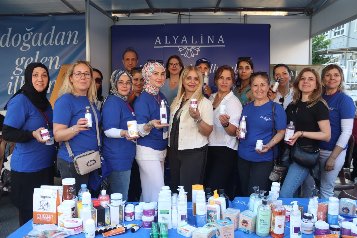 Alyalina Kozmetik, Bayındır Çiçek Festivali’nde doğal ürünleriyle dikkat çekti