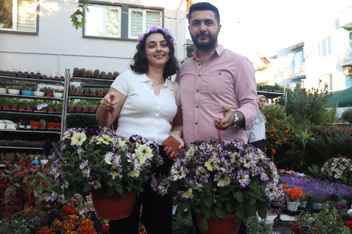 Alyalina Kozmetik, Bayındır Çiçek Festivali’nde doğal ürünleriyle dikkat çekti