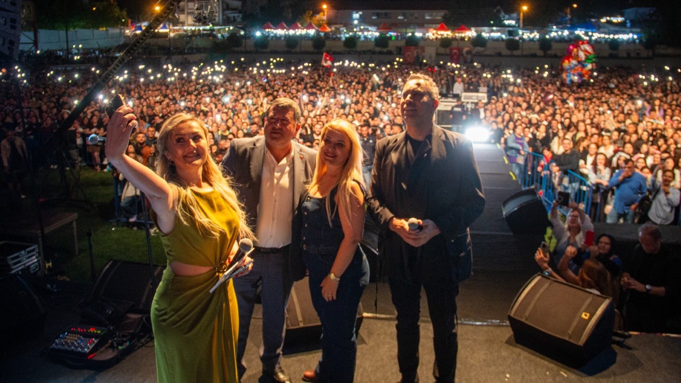 Alyalina Kozmetik, Bayındır Çiçek Festivali’nde doğal ürünleriyle dikkat çekti