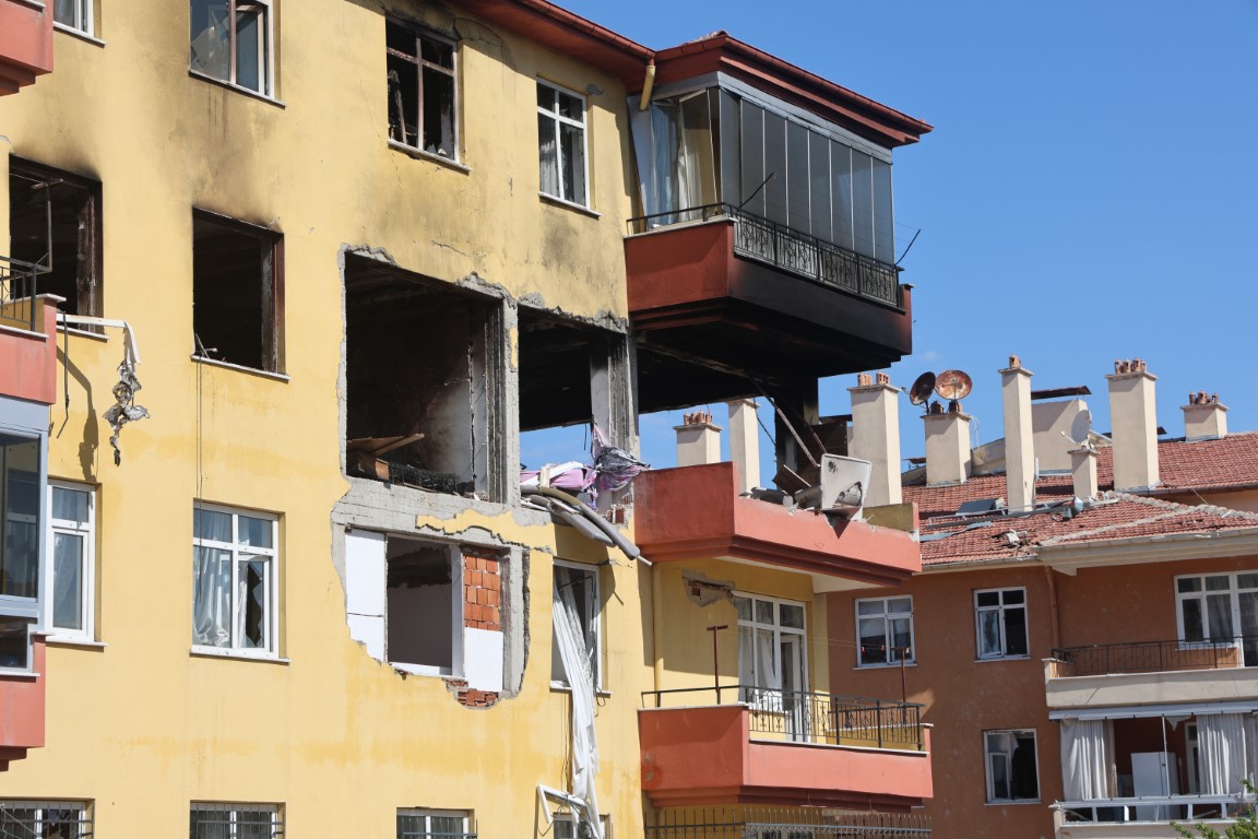 Doğalgaz patlamasının şiddeti gündüz ortaya çıktı