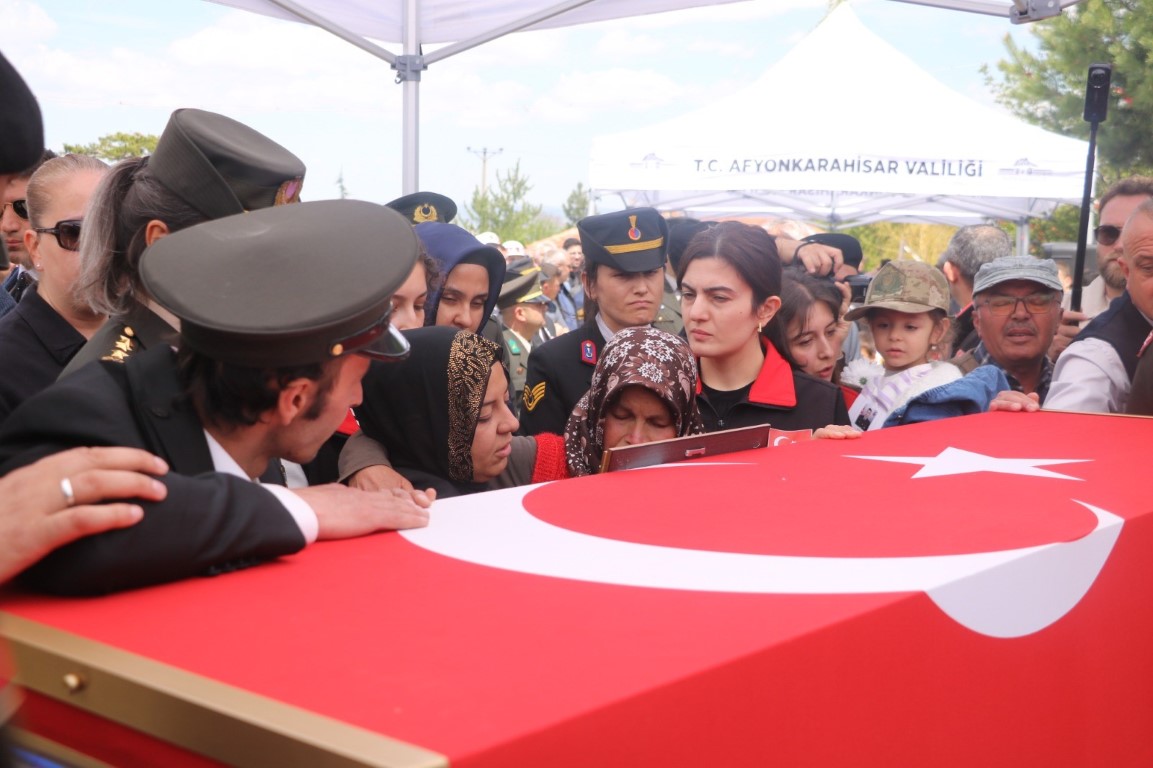 Afyonkarahisar kahramanını uğurladı