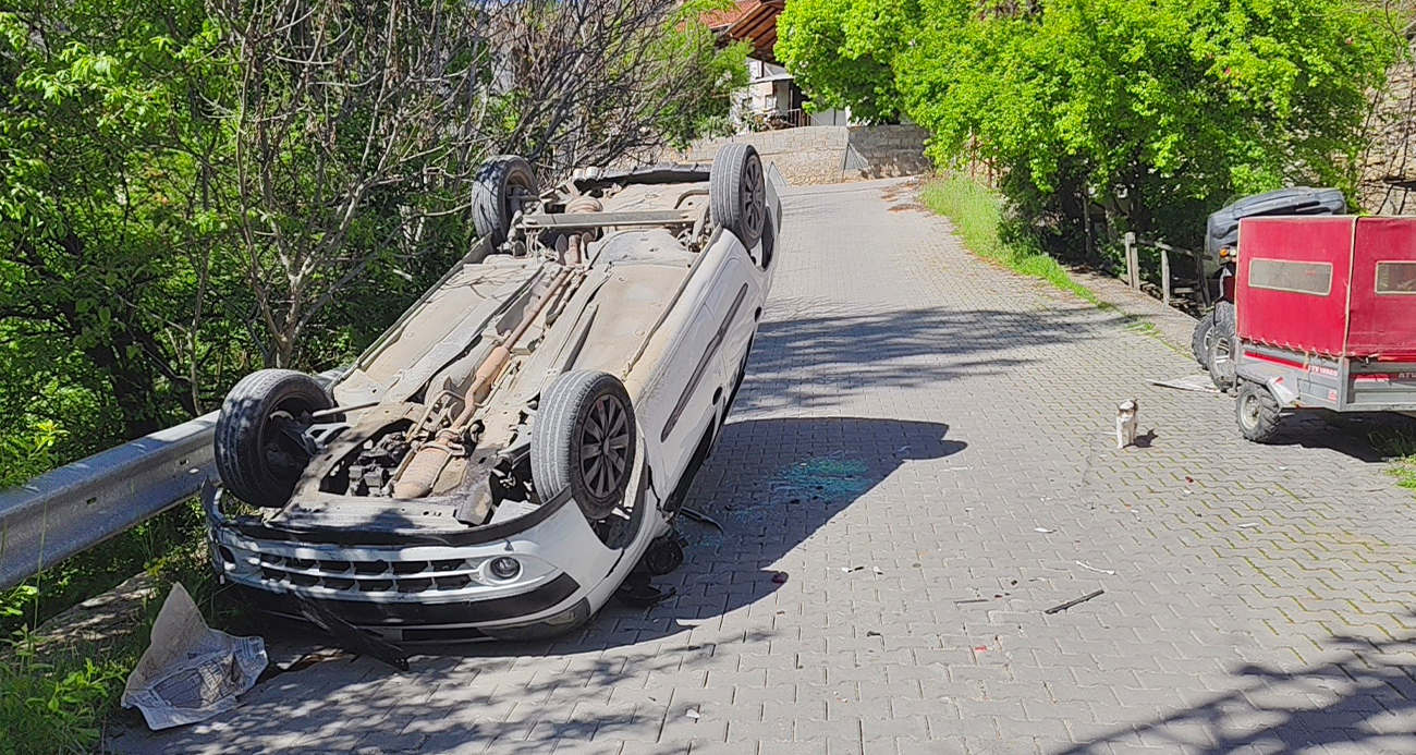 Ters dönen otomobilden yara almadan kurtuldu