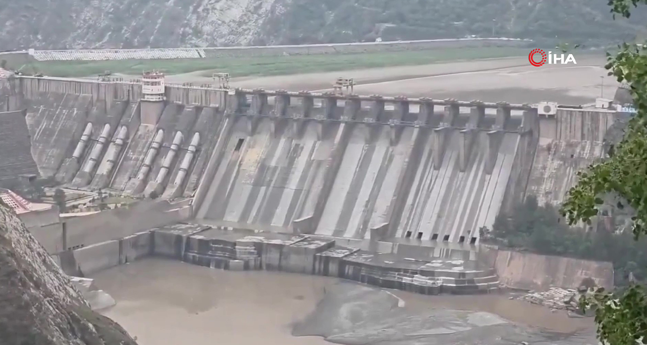 Hindistan, Chenab Nehri'nden Pakistan'a olan su akışının yüzde 90'ını engelledi