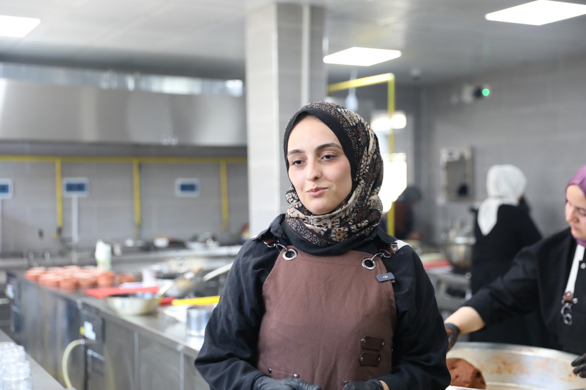 Dünya mutfağı ve yöresel yemekler kadınların elinde tat buluyor