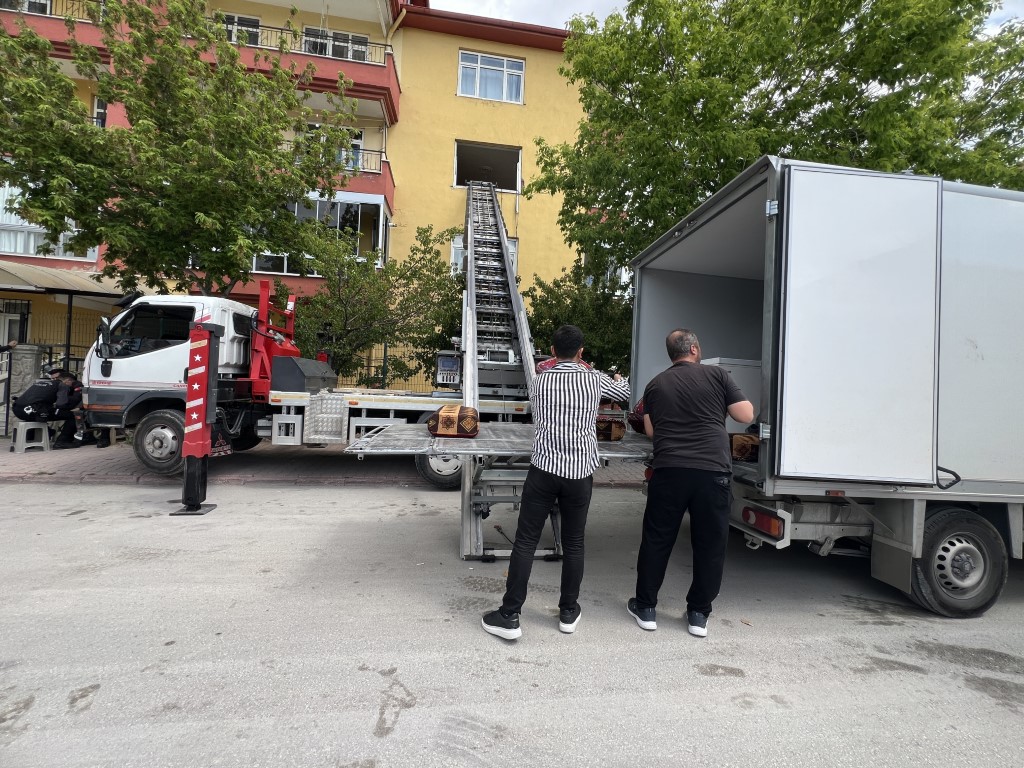 Dairesinde patlattığı doğalgaz onlarca kişiyi evsiz bıraktı