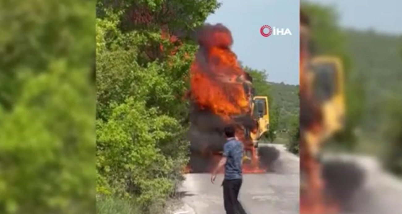 Kocaeli’de seyir halindeki damperli tır alev alev yandı