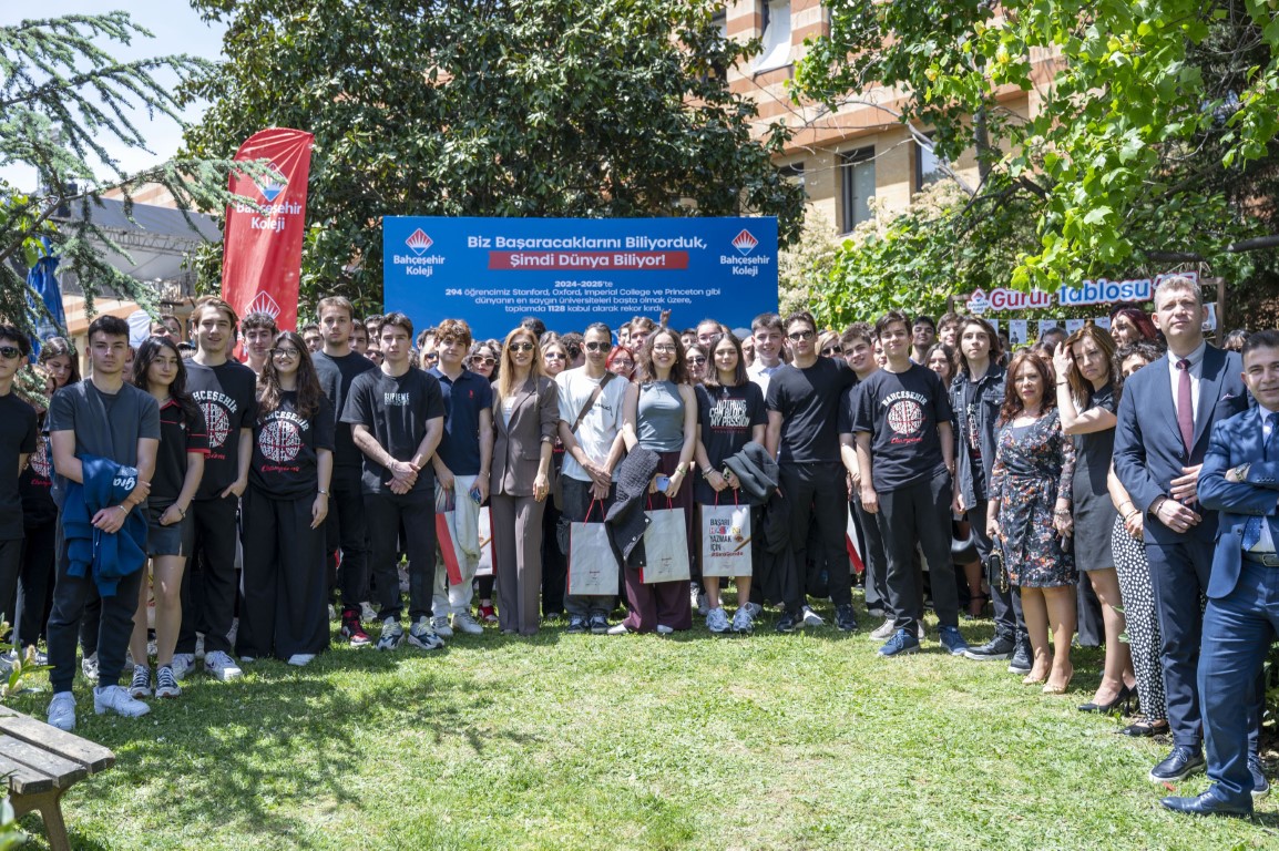 Bahçeşehir Kolejinin 296 öğrencisi, yurt dışından bin 136 kabul aldı