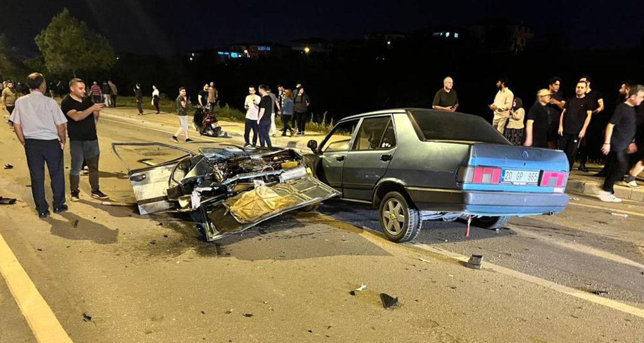 Lüks araçla çarpışan Tofaş ikiye bölündü