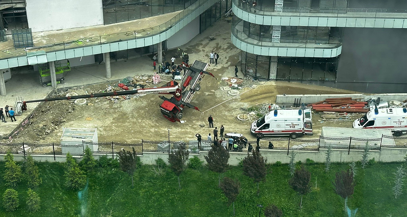 Ankara’da kule vinç devrildi: 3 yaralı