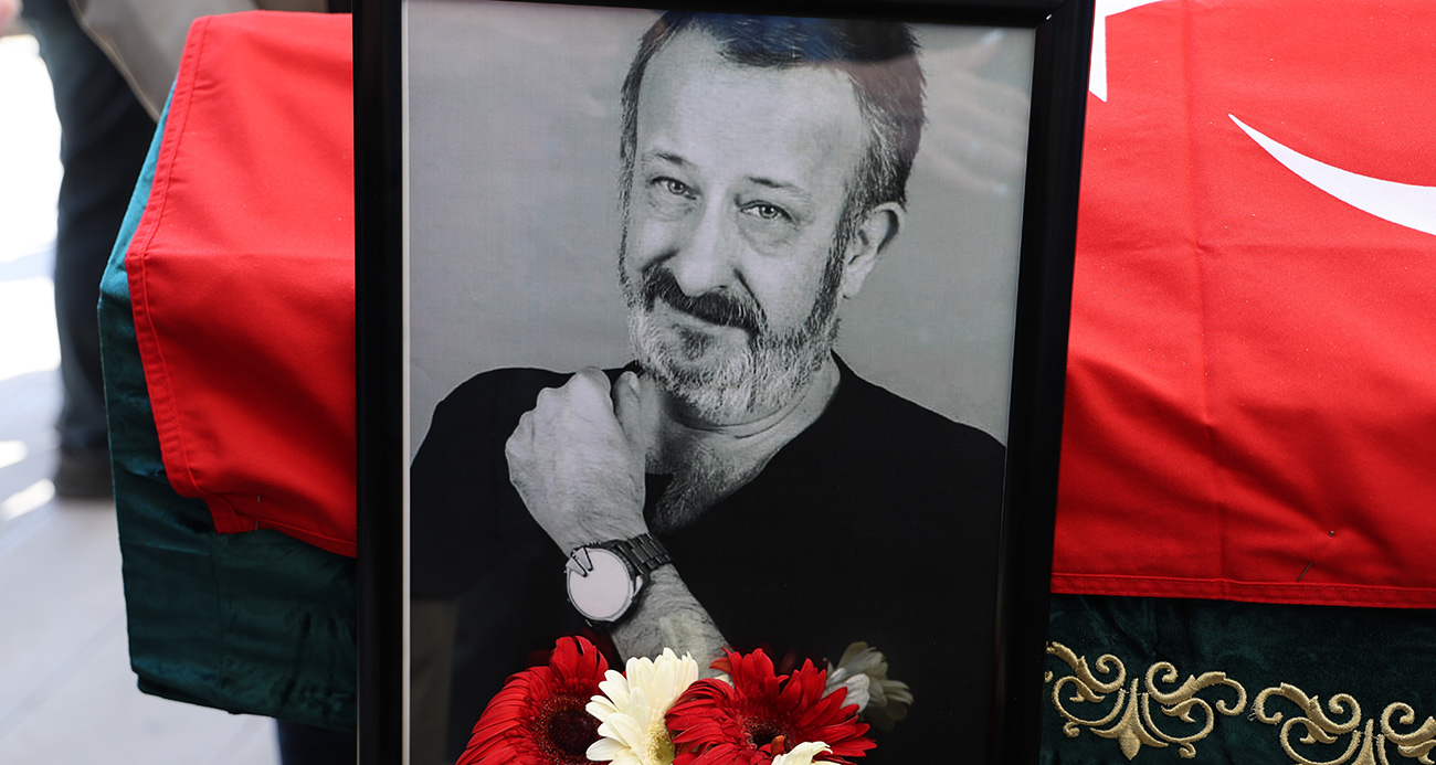 Usta sanatçı Naşit Özcan, son yolculuğuna uğurlandı