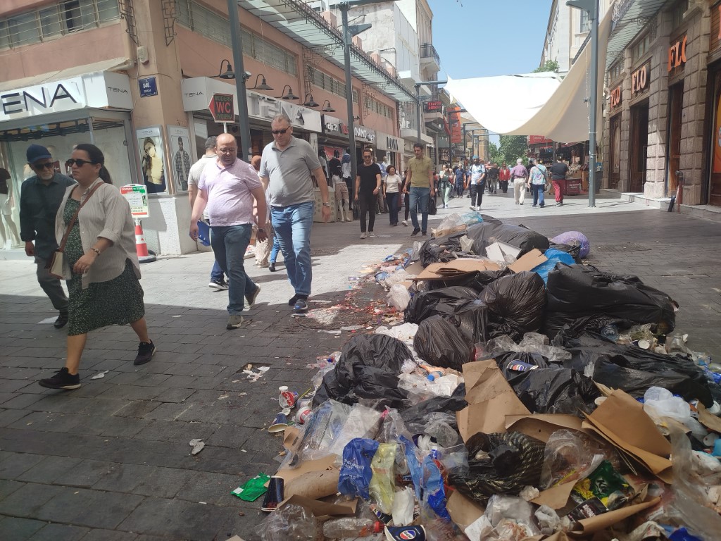 İzmir’in göbeğinde çöpten utanç manzarası