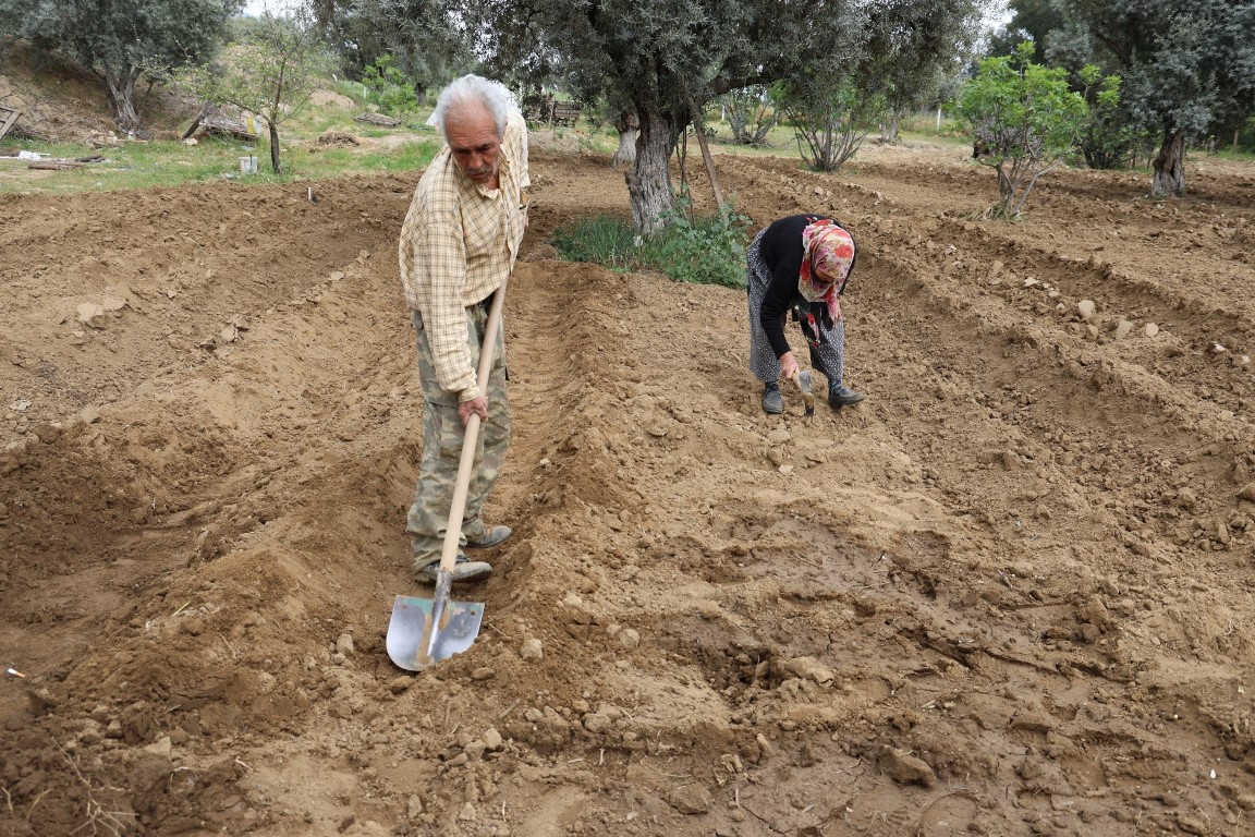 Mutluluğu toprakta buldular
