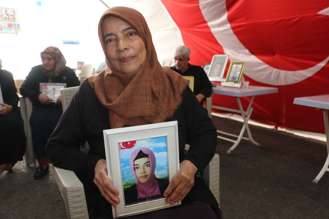 Diyarbakır anneleri PKK’nın silah bırakmasıyla çocuklarına kavuşmayı umut ediyor