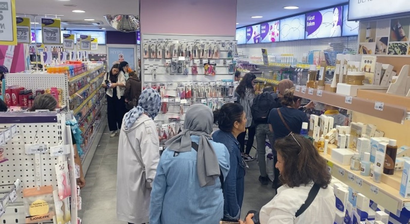 Gratis’ten dev indirim kampanyası: Raflar boşaldı, ürünler tükendi