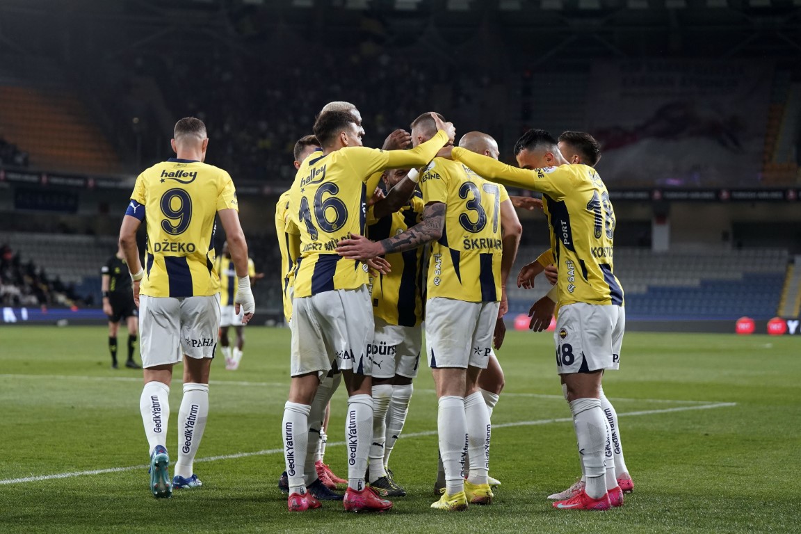 Trendyol Süper Lig: RAMS Başakşehir: 1 - Fenerbahçe: 4