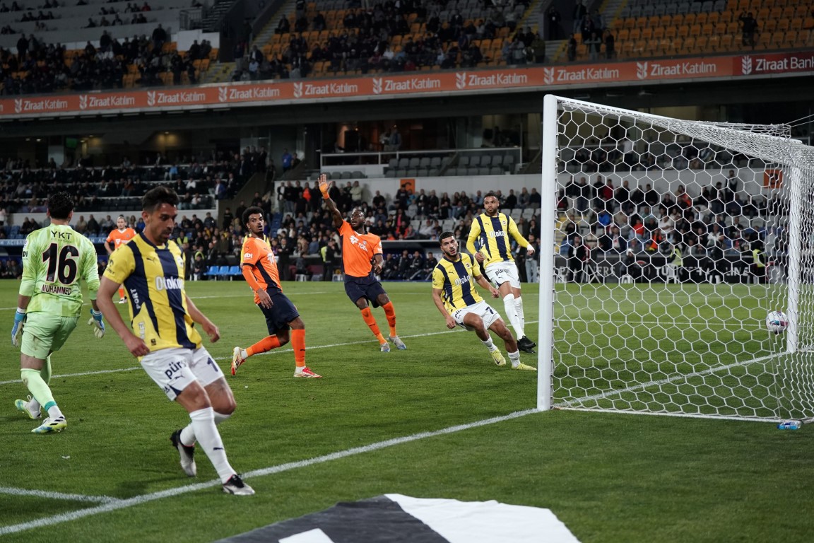 Trendyol Süper Lig: RAMS Başakşehir: 1 - Fenerbahçe: 4