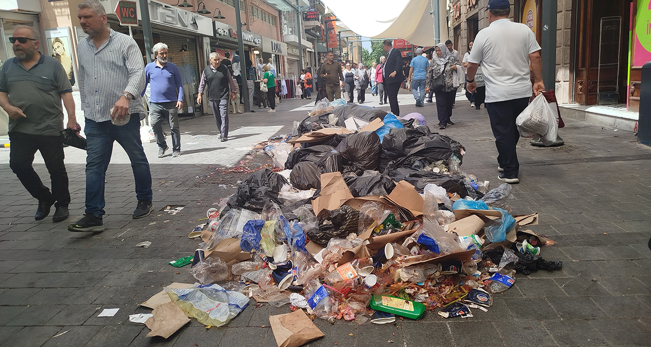 İzmir’in göbeğinde çöpten utanç manzarası